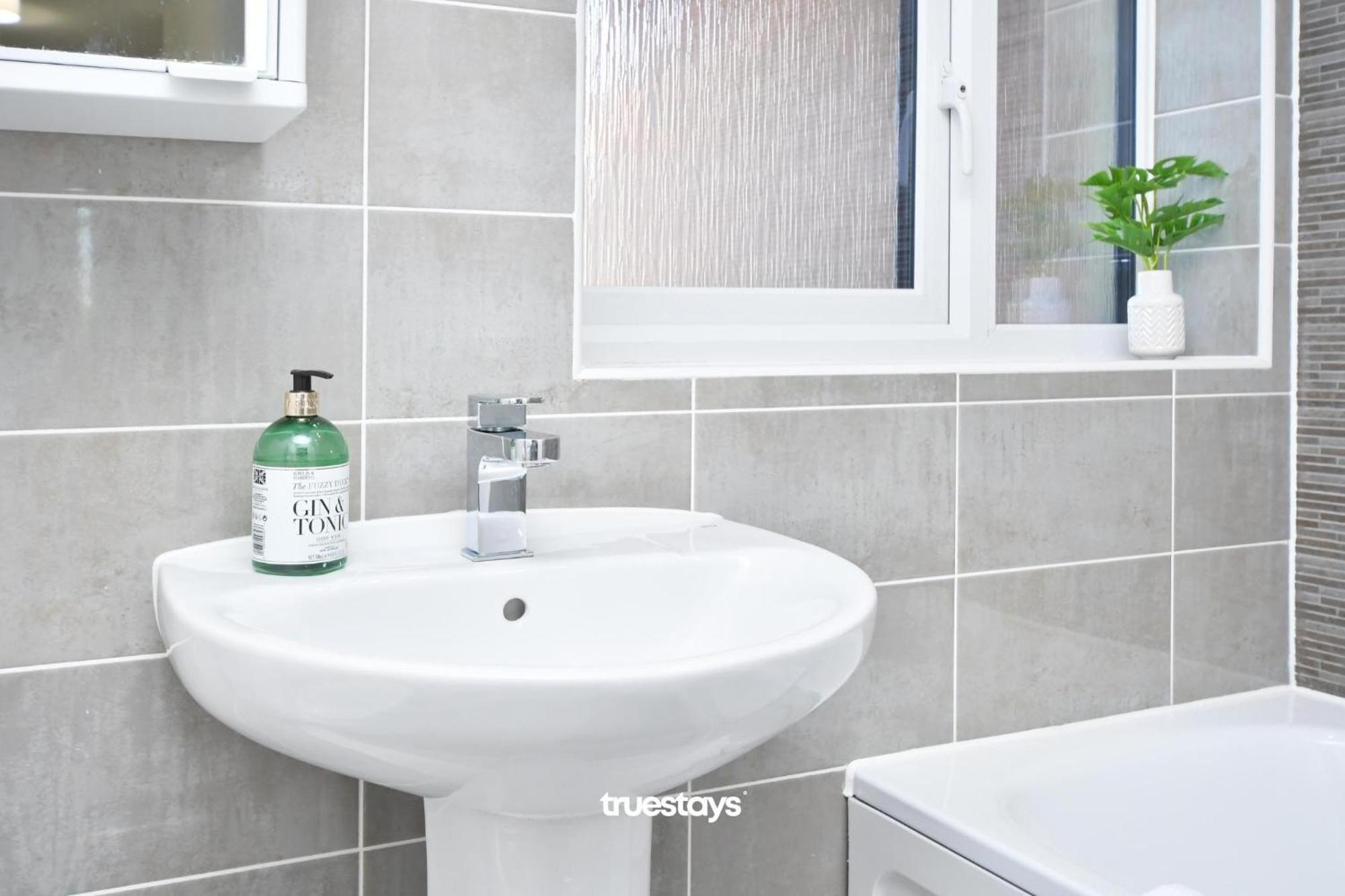 Regal House By True Stays - 3 Bedroom House In Stoke-On-Trent 외부 사진