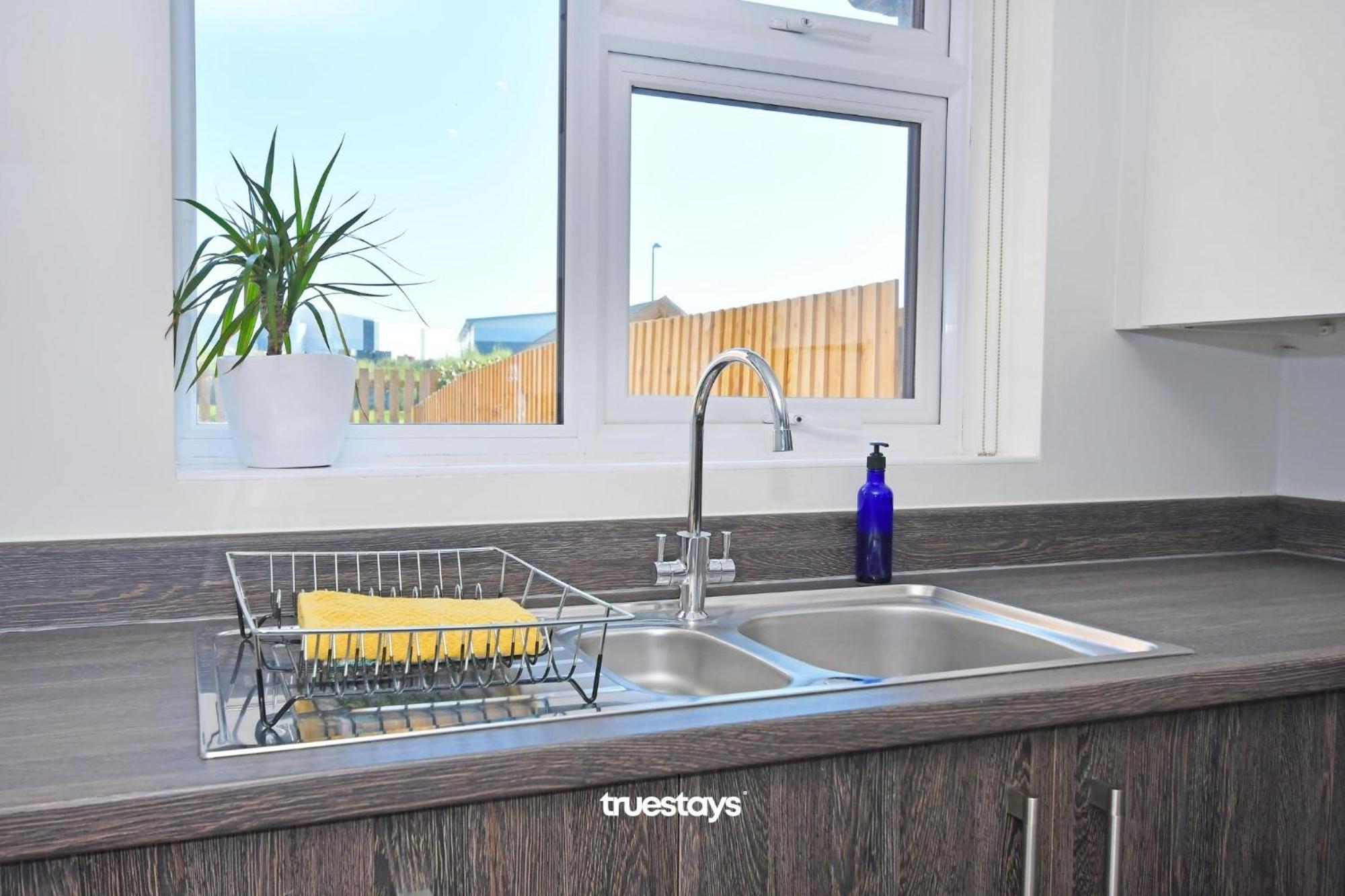 Regal House By True Stays - 3 Bedroom House In Stoke-On-Trent 외부 사진