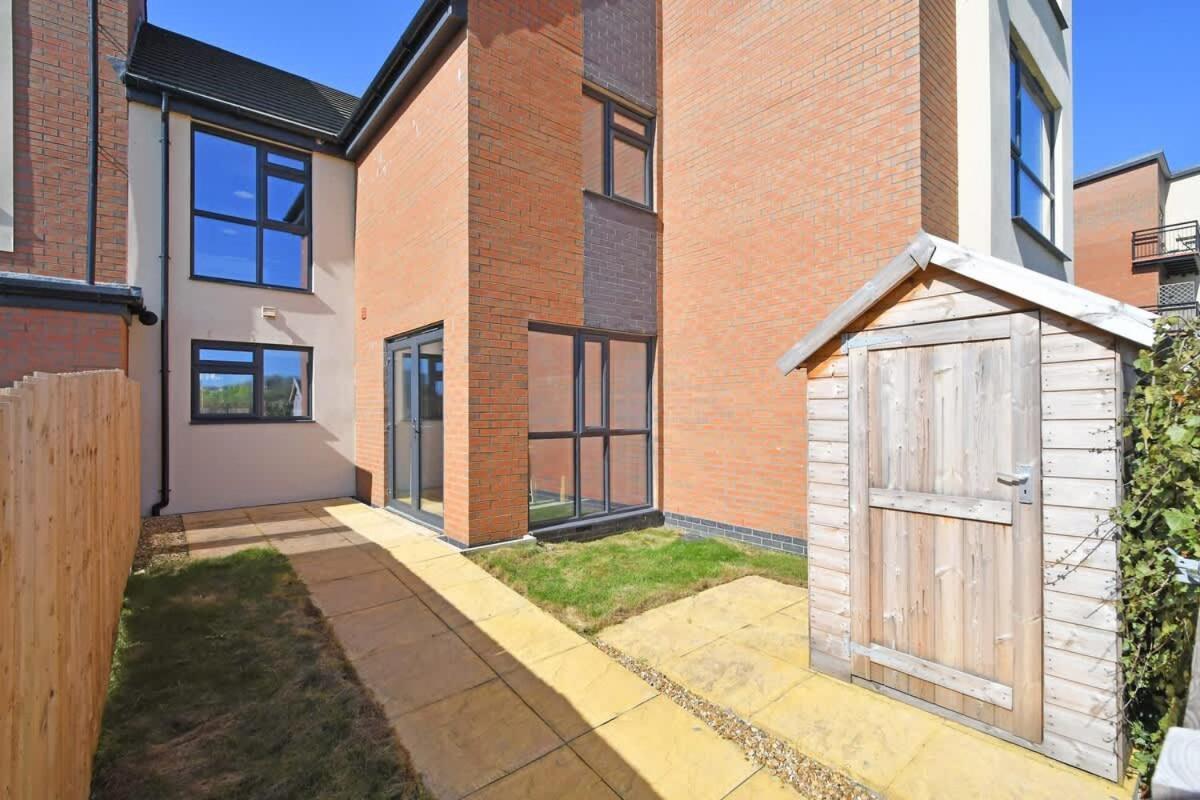 Regal House By True Stays - 3 Bedroom House In Stoke-On-Trent 외부 사진