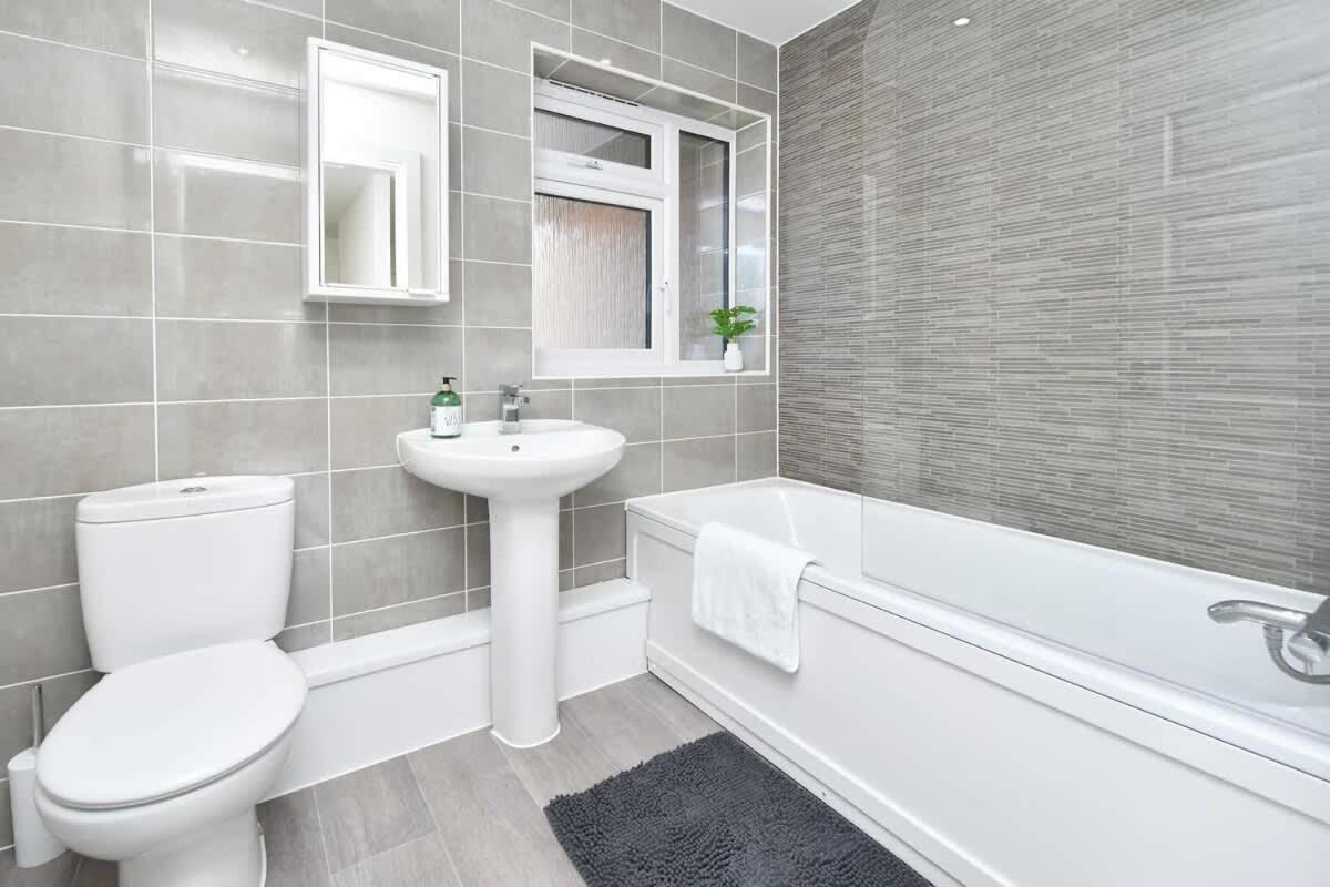 Regal House By True Stays - 3 Bedroom House In Stoke-On-Trent 외부 사진