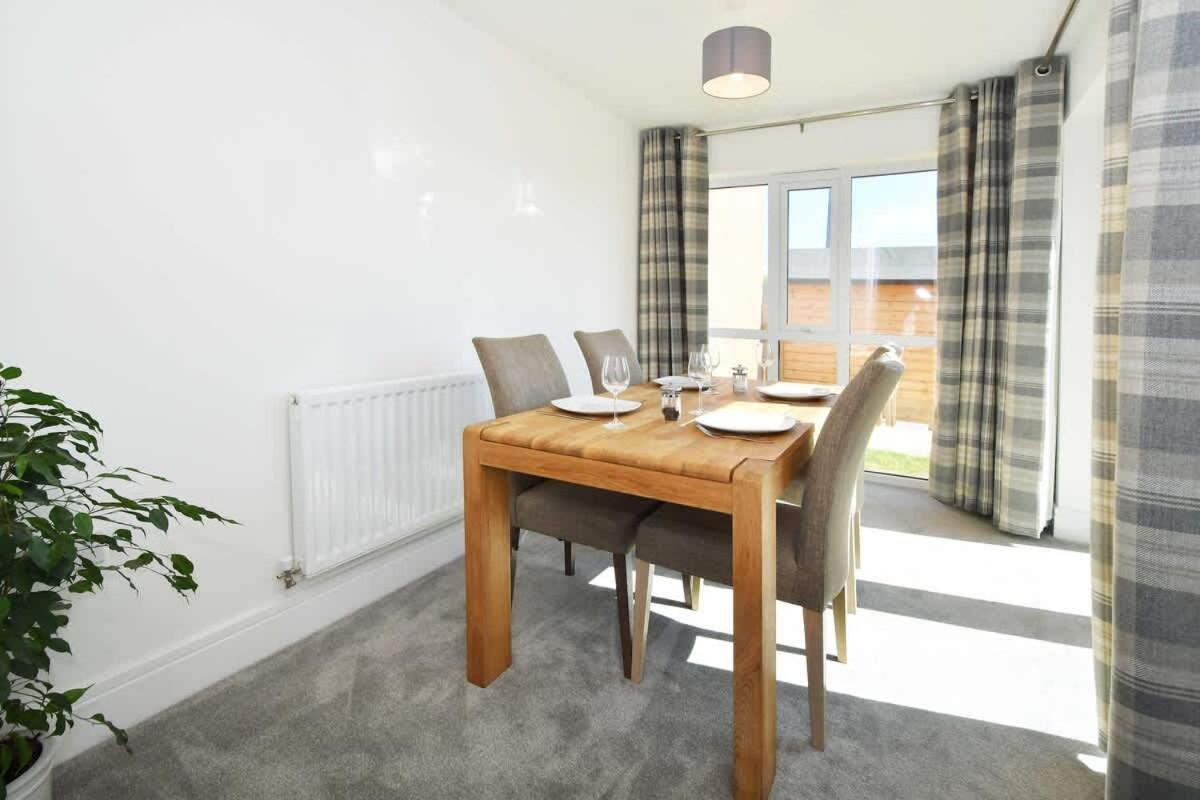 Regal House By True Stays - 3 Bedroom House In Stoke-On-Trent 외부 사진