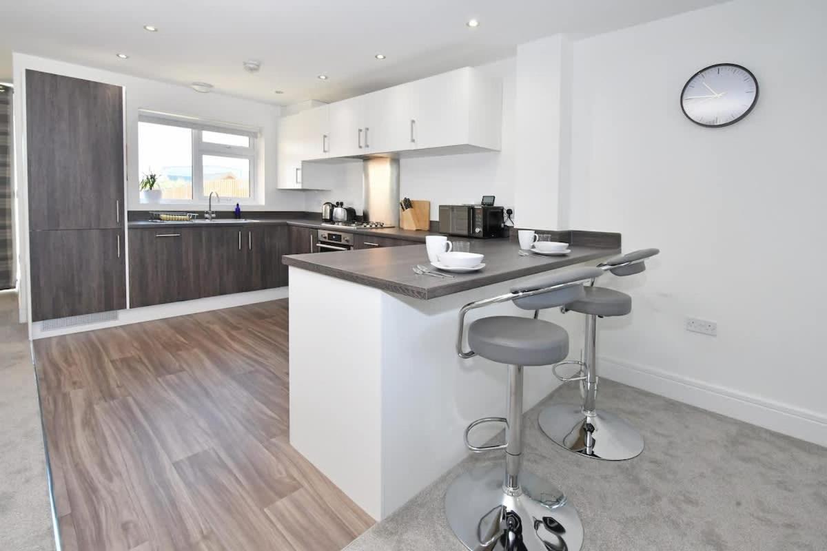 Regal House By True Stays - 3 Bedroom House In Stoke-On-Trent 외부 사진