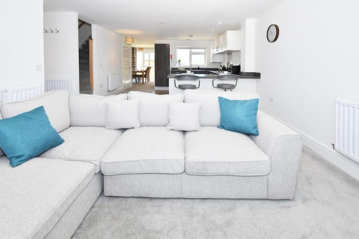 Regal House By True Stays - 3 Bedroom House In Stoke-On-Trent 외부 사진